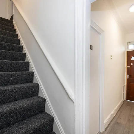 M6 Guest House Salford  Exterior photo