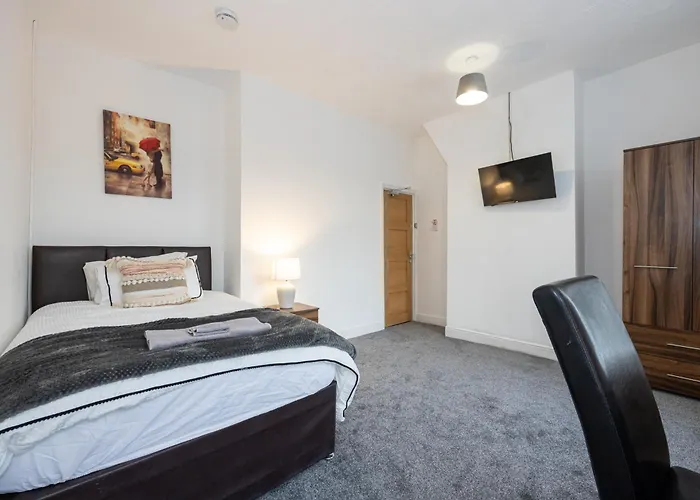 M6 Guest House